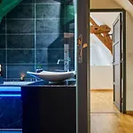 Duplex Rue Royale, Rooftop, Balnéo *