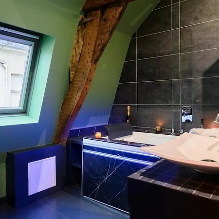 דירה Duplex Rue Royale, Rooftop, Balneo *