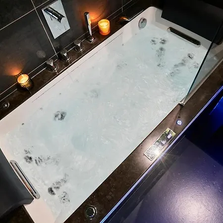 דירה Duplex Rue Royale, Rooftop, Balneo *