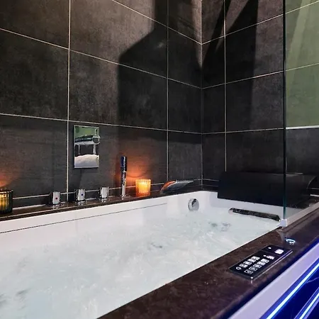 Duplex Rue Royale, Rooftop, Balneo *