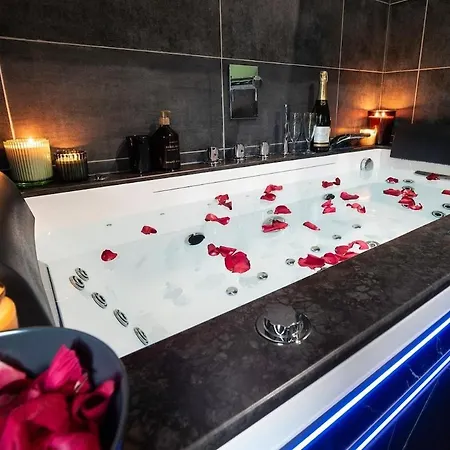 Duplex Rue Royale, Rooftop, Balneo * Lille
