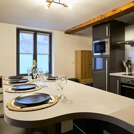 Duplex Rue Royale, Rooftop, Balneo Apartment *