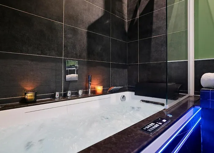 Duplex Rue Royale, Rooftop, Balneo *